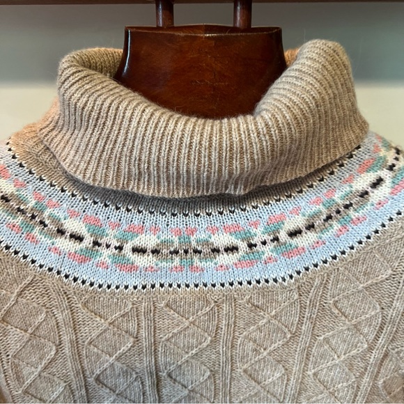 B. Moss Sweater - Picture 4 of 7